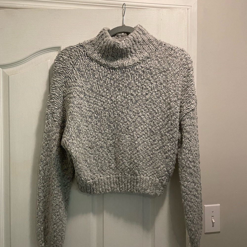 Turtle neck knit sweater